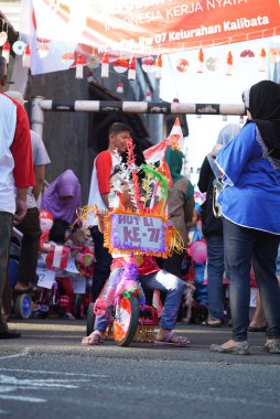 JAKARTA, INDONEZYA - 17 Ağustos 2016. Bölge sakinleri Endonezya Cumhuriyeti 'nin bağımsızlık gününü kutladılar