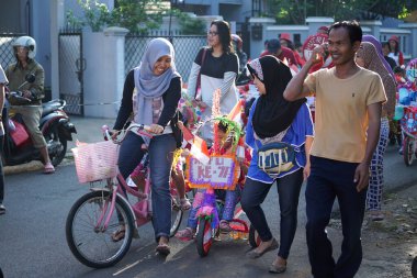 JAKARTA, INDONEZYA - 17 Ağustos 2016. Bölge sakinleri Endonezya Cumhuriyeti 'nin bağımsızlık gününü kutladılar
