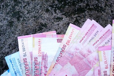 Yüz elli bin Endonezyalı dağıldı.