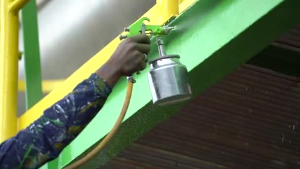 Покраска Помощью Распылительной Машины Промышленных Зонах — стоковое видео