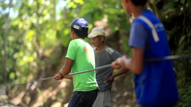 Cianjur Indonesia 2015 Výstavba Elektrických Pólů Kabelů Odlehlých Oblastech Podpořena — Stock video
