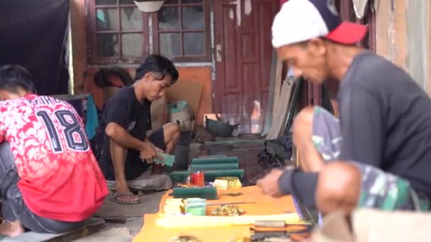 Cianjur Ινδονησία Φεβρουαρίου 2024 Τεχνίτες Παραδοσιακών Φαναριών Μουσουλμάνων Στο Cianjur — Αρχείο Βίντεο