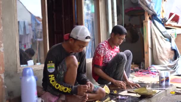 Cianjur Indonésia Fevereiro 2024 Artesãos Lâmpadas Tradicionais Lanterna Muçulmana Cianjur — Vídeo de Stock
