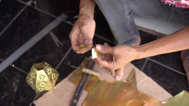 Cianjur 'da geleneksel Müslüman fener lambalarının zanaatkarlarına 