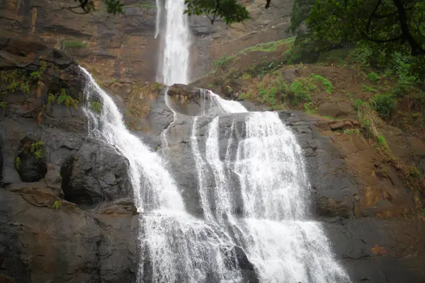 Curug Cikanteh Ciletuh, Sukabumi, Batı Java Endonezya 'daki güzel şelalelerden biri.