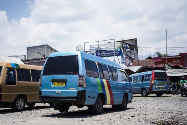 Ciwidey, Bandung. Batı Java. Endonezya 'da. 25 Eylül 2022 'de Ciwidey terminalinde yolcu bekliyor. JPG