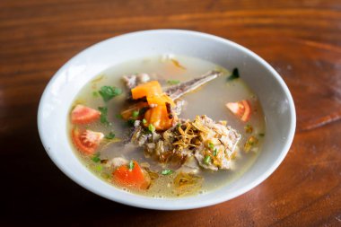 Sop Iga ya da biftek çorbası Endonezya çorbasıdır. Kaburga, havuç, pırasa ve patatesten yapılır..