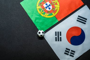 Aralık 2022: Güney Kore Portekiz 'e karşı, ulusal bayraklarla futbol maçı