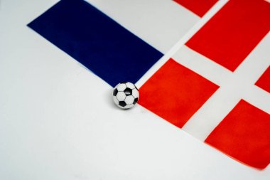 Fransa Danimarka 'ya karşı, ulusal bayraklarla futbol maçı