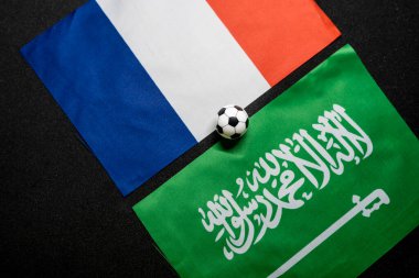 Fransa Suudi Arabistan 'a karşı, ulusal bayraklarla futbol maçı