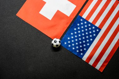 İsviçre ABD 'ye karşı, ulusal bayraklarla futbol maçı