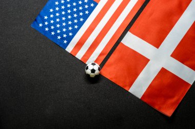 ABD Danimarka 'ya karşı, ulusal bayraklarla futbol maçı