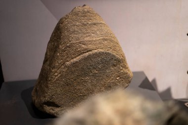 BANDUNG, Indonezya - 29 ARALIK 2022. Ekranlar / Sergiler ve Geologi Müzesinin İçi