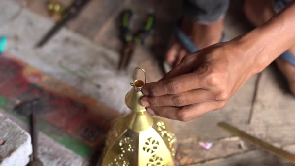 Cianjur Indonesia 2024年2月12日 关于尔传统的穆斯林灯笼的工匠被称为 蓝布人 — 图库视频影像