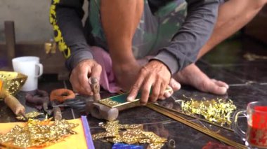 Cianjur 'da geleneksel Müslüman fener lambalarının zanaatkarlarına 