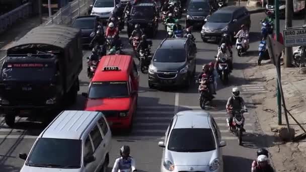 ジャカルタ インドネシア March 2016 ジャカルタの道路渋滞 公共交通機関でいっぱい 民間車やバイク 仕事から帰宅するとき — ストック動画