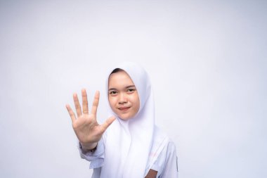 Genç Asyalı öğrenci, fotokopi odasında 