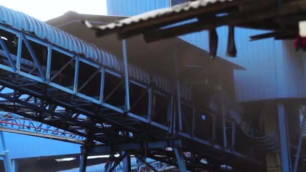 Пил Викликає Забруднення Повітря Парових Електростанціях Через Завантаження Вугілля — стокове відео