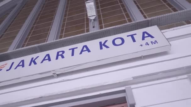 Jakarta Indonésia Outubro 2017 Atmosfera Estação Kota Jacarta Ocupada Com — Vídeo de Stock