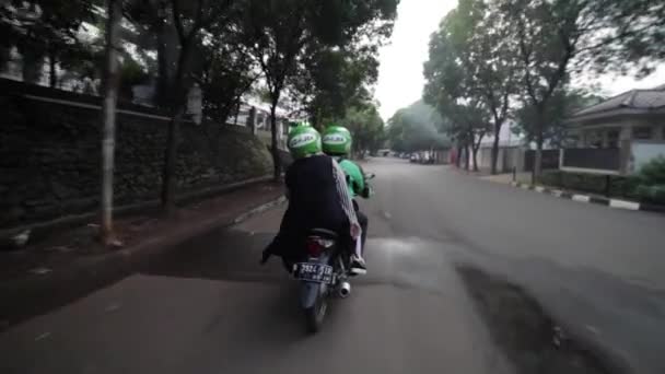Jakarta Indonesien Oktober 2017 Gojek Online Motorcykel Taxi Transporterar Passagerare — Stockvideo