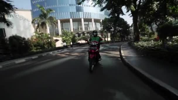Șoferul Gojek Drumul Ridica Pasagerii — Videoclip de stoc