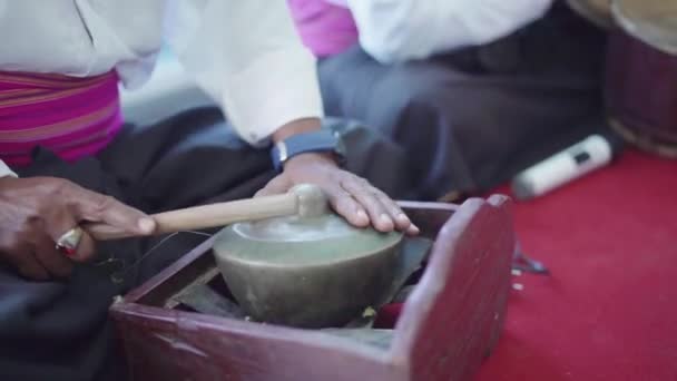 Hudebníci Lomboku Hrají Tradiční Hudební Nástroje — Stock video