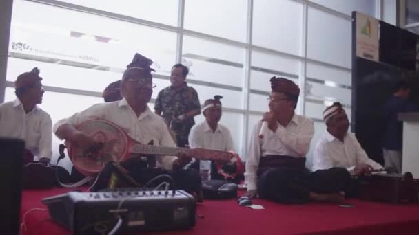 Lombok Indonesia Novembre 2019 Musicisti Lombok Suonano Strumenti Musicali Tradizionali — Video Stock