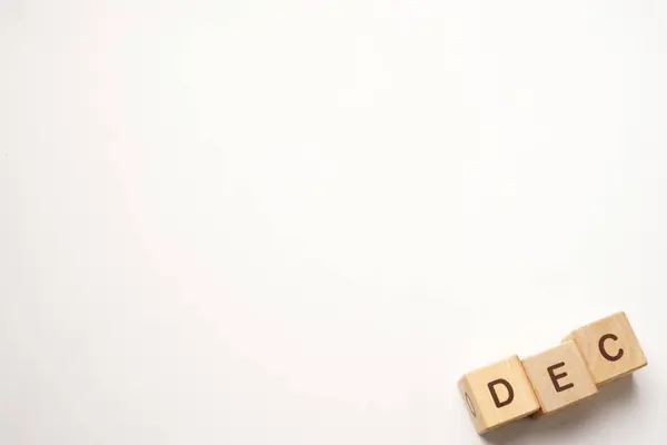 Beyaz arkaplanda ay adı