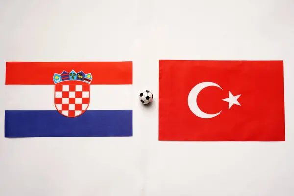 Hırvatistan Türkiye 'ye karşı, ulusal bayraklarla futbol maçı