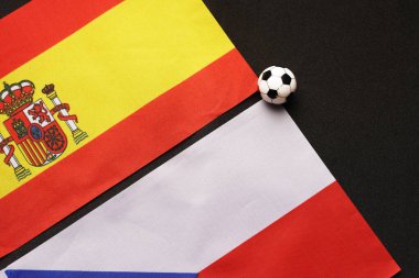 İspanya - Çek futbol karşılaşması, ulusal bayraklarla futbol karşılaşması