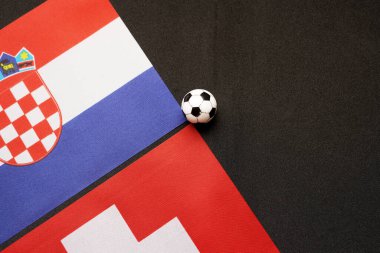 İsviçre Hırvatistan 'a karşı, ulusal bayraklarla futbol maçı