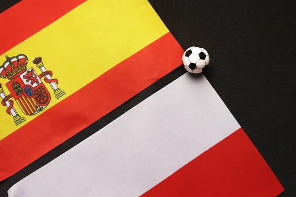 İspanya Polonya 'ya karşı, ulusal bayraklarla futbol maçı