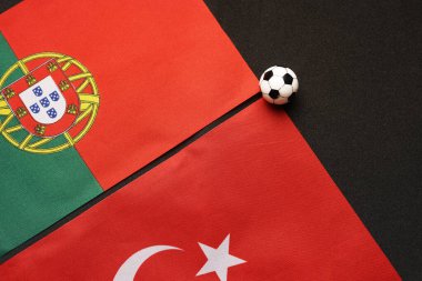 Türkiye Portekiz 'e karşı, ulusal bayraklarla futbol maçı