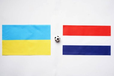 Ukrayna Hollanda 'ya karşı, ulusal bayraklarla futbol maçı