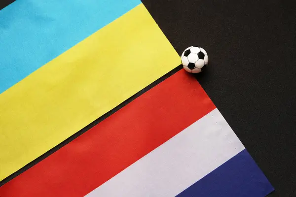 Ukrayna Hollanda 'ya karşı, ulusal bayraklarla futbol maçı
