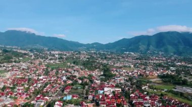 Cianjur 'daki yerleşim alanlarının hava görüntüsü