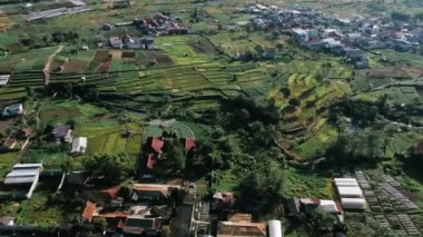 Cianjur 'daki yerleşim alanlarının hava görüntüsü