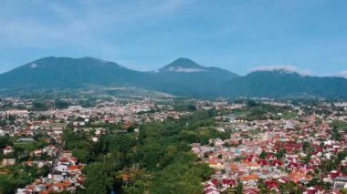 Cianjur 'daki yerleşim alanlarının hava görüntüsü