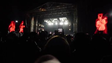 BANDUNG, INDONESIA - 28 Eylül 2024: Sheila Stadion Jalak Harupat Bandung 'da 7 canlı müzik konseri