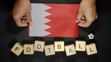 Futbol unvanlı bahreyn bayrağı. futbol konsepti