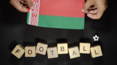 Futbol unvanlı Belarus bayrağı. futbol konsepti