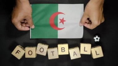 Futbol unvanlı Cezayir bayrağı. futbol konsepti