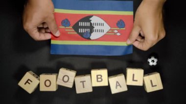 Futbol unvanlı Eswatini bayrağı. futbol konsepti
