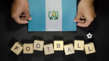 Futbol unvanlı Guatemala bayrağı. futbol konsepti