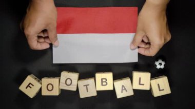 Futbol unvanlı Endonezya bayrağı. futbol konsepti