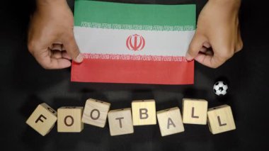 Futbol unvanlı İran bayrağı. futbol konsepti