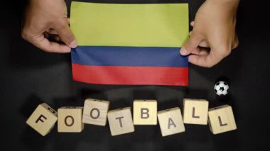 Futbol unvanlı Kolombiya bayrağı. futbol konsepti