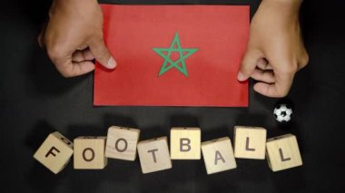 Futbol unvanlı Fas bayrağı. futbol konsepti