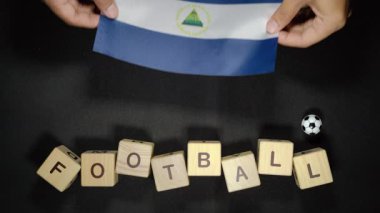 Futbol unvanlı Nikaragua bayrağı. futbol konsepti