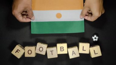 Futbol unvanlı Nijer bayrağı. futbol konsepti